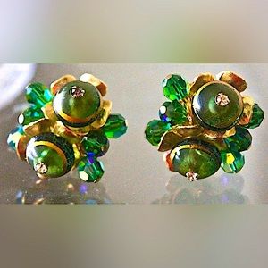 VENDOME EARRINGS GREEN DEPRESSION GLASS & GREEN CRYSTALS GOLD VINTAGE CLIP ON